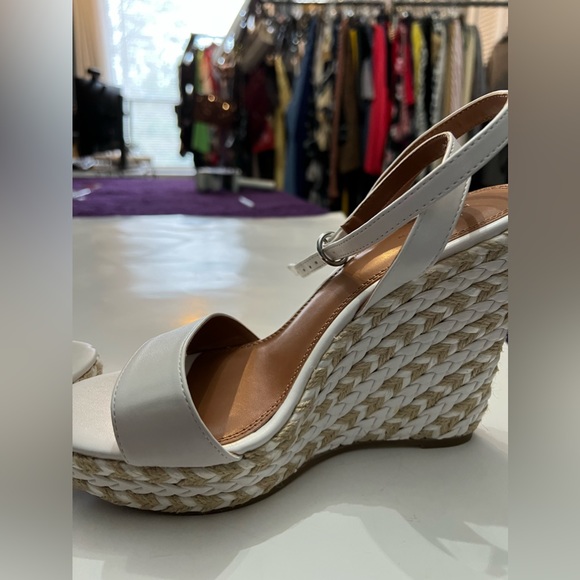 ASOS Wedges size 9 but fits like an 8. - Picture 6 of 13